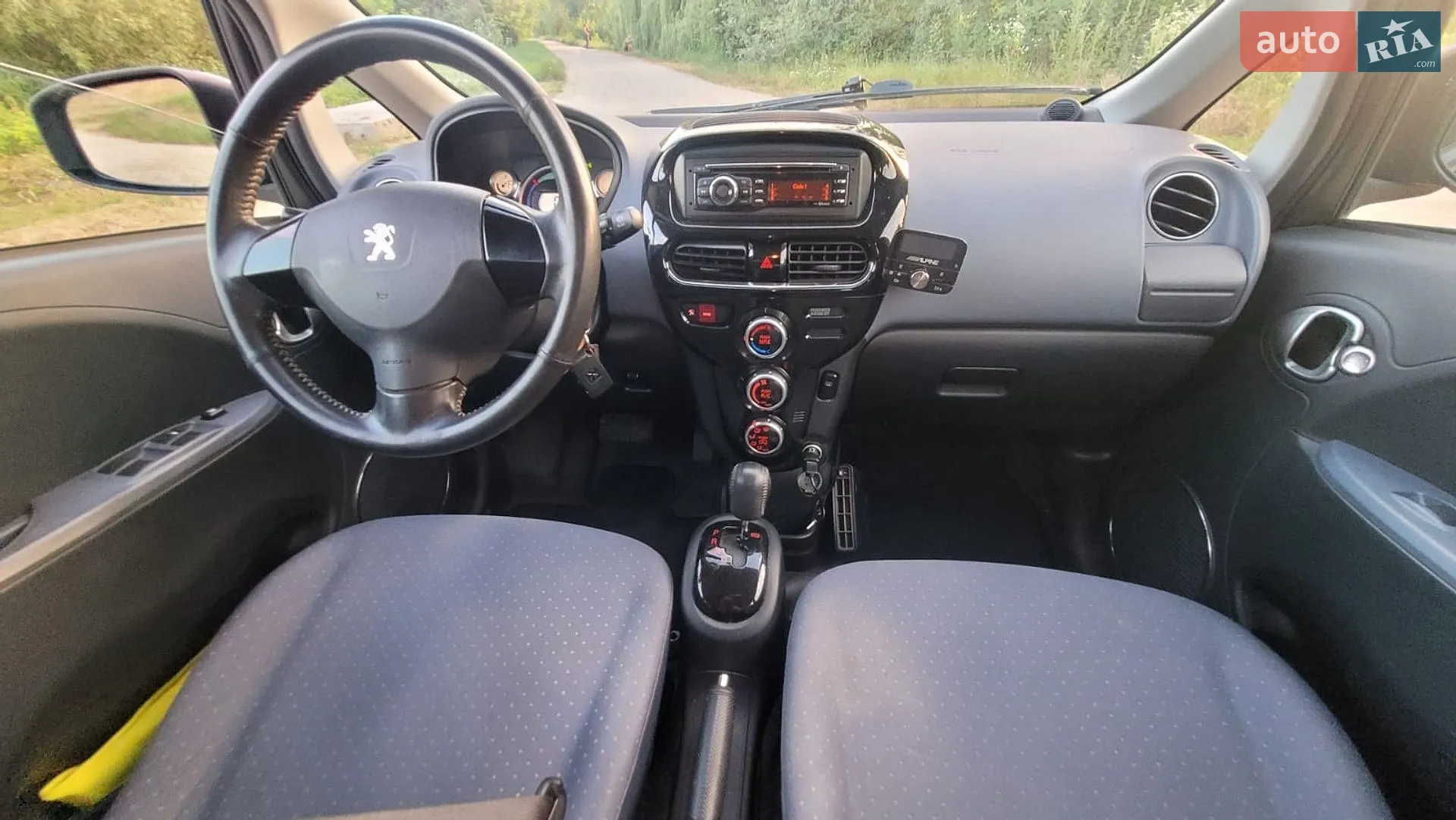 2012 Peugeot iOn - мініатюра 11