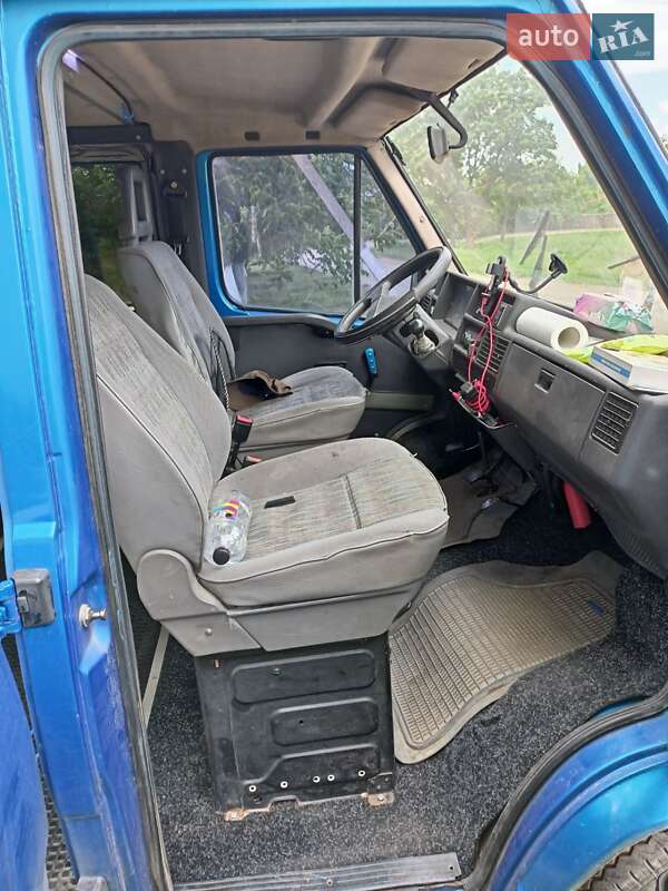 Мінівен Peugeot J5 1991 в Єланці