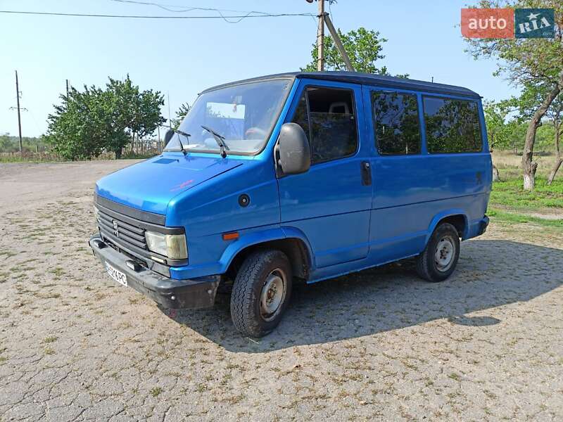 Мінівен Peugeot J5 1991 в Єланці