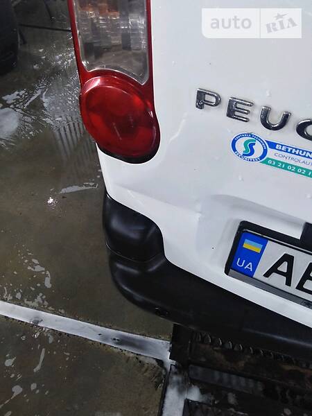 Вантажопасажирський фургон Peugeot Partner 2012 в Дніпрі