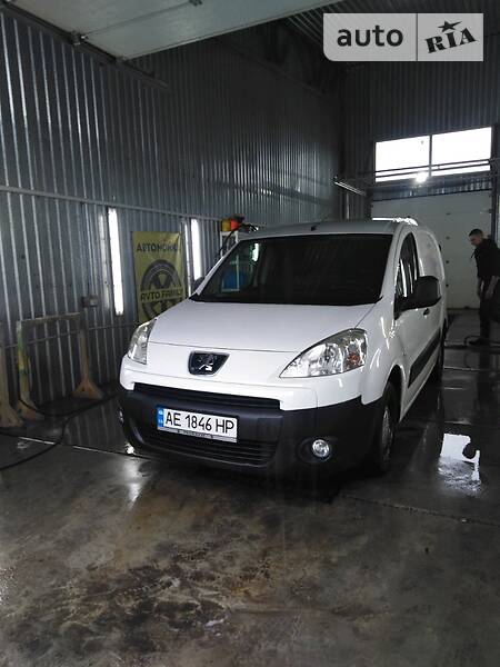 Вантажопасажирський фургон Peugeot Partner 2012 в Дніпрі