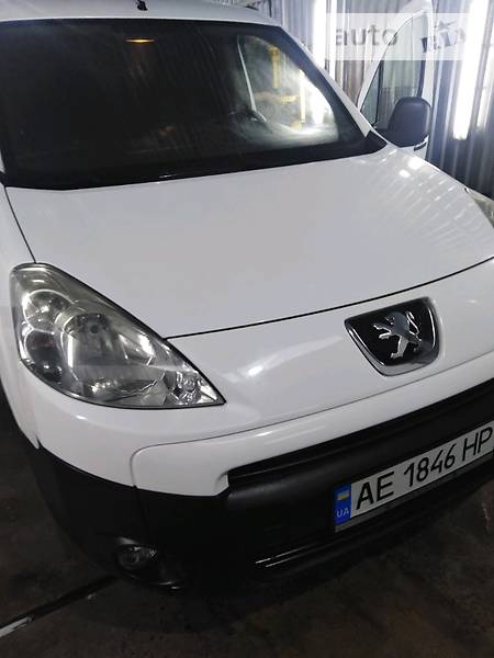 Вантажопасажирський фургон Peugeot Partner 2012 в Дніпрі