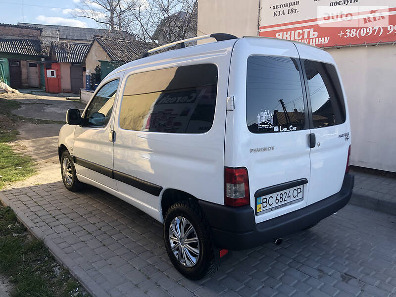 Вантажопасажирський фургон Peugeot Partner 2008 в Львові