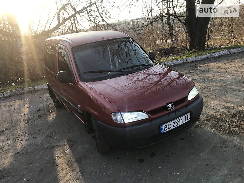 Грузопассажирский фургон Peugeot Partner 2001 в Золочеве