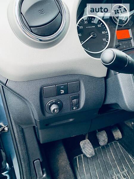 Мінівен Peugeot Partner 2011 в Рівному