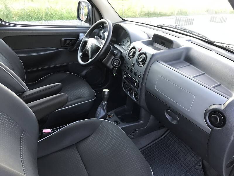 Мінівен Peugeot Partner 2007 в Києві