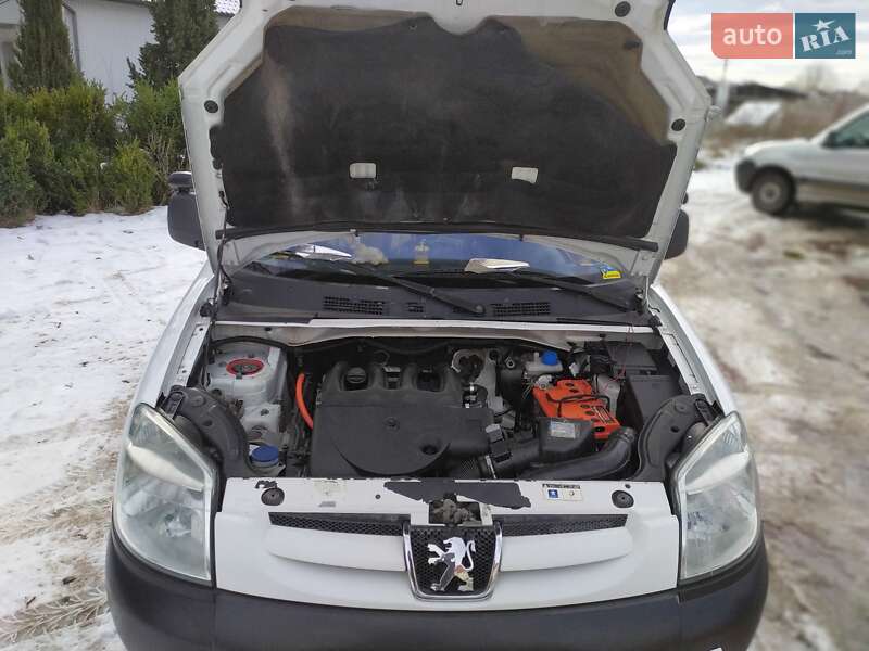 Мінівен Peugeot Partner 2005 в Чорткові