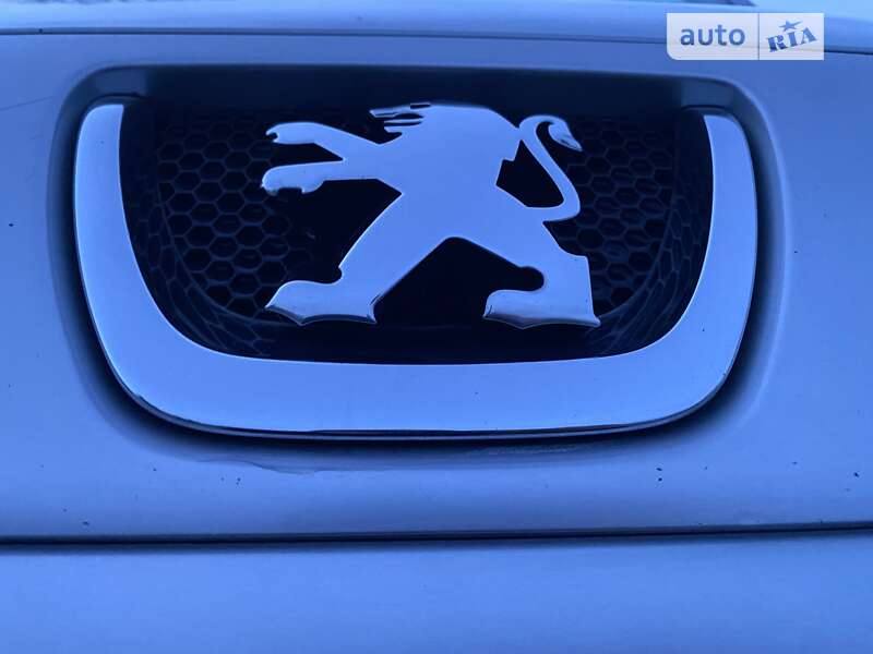 Вантажний фургон Peugeot Partner 2012 в Гадячі