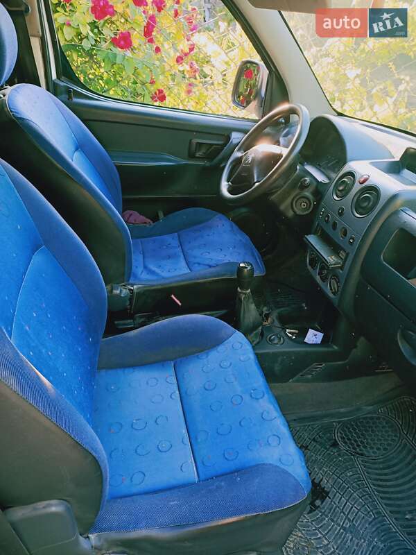 Мінівен Peugeot Partner 2004 в Звягелі