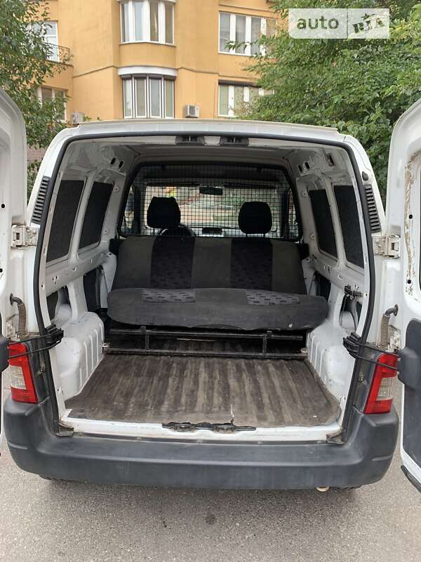 Вантажний фургон Peugeot Partner 2006 в Києві