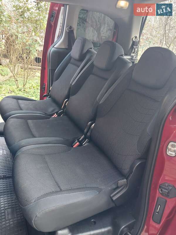 Мінівен Peugeot Partner 2010 в Івано-Франківську