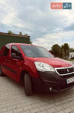 Вантажний фургон Peugeot Partner 2016 в Хусті