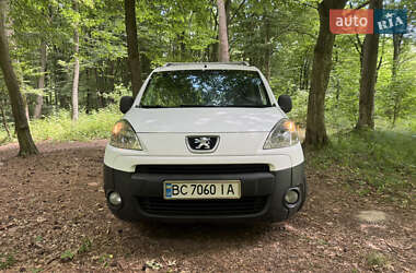 Вантажопасажирський фургон Peugeot Partner 2011 в 