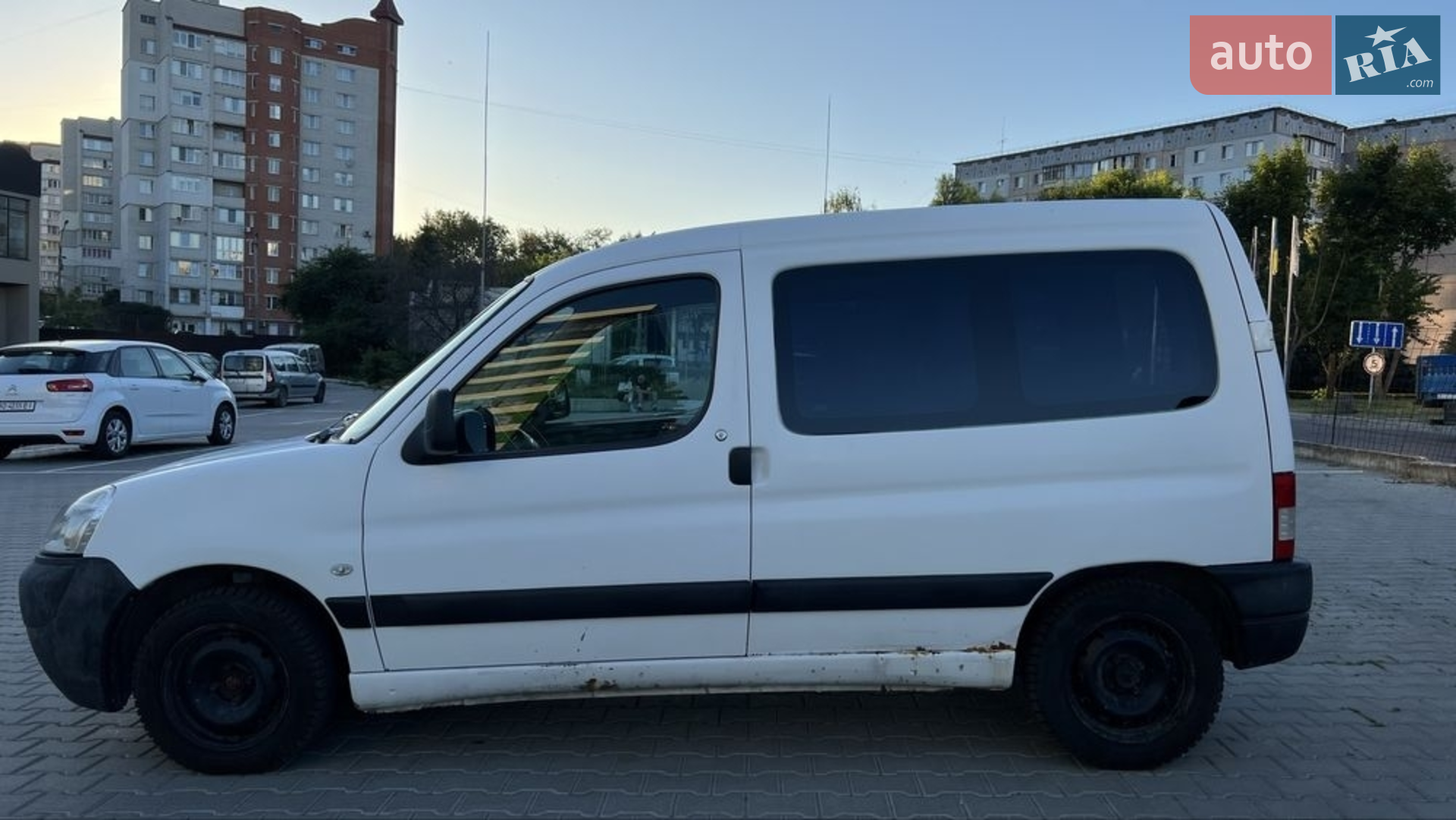 2010 Peugeot Partner - мініатюра 3