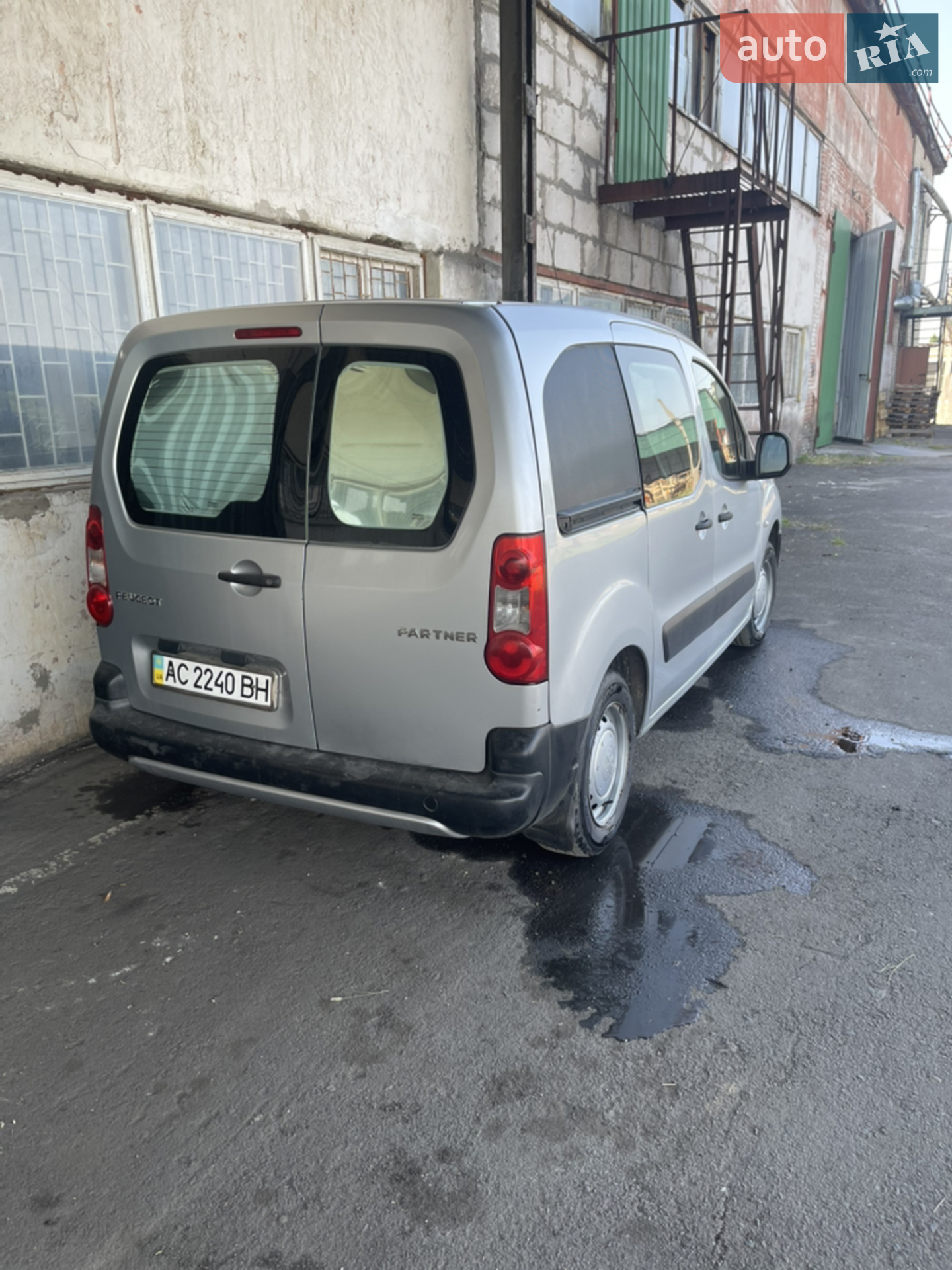 2010 Peugeot Partner - мініатюра 2