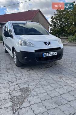 Грузовой фургон Peugeot Partner 2011 в  фото 2 Грузовой фургон Peugeot Partner 2011 в
