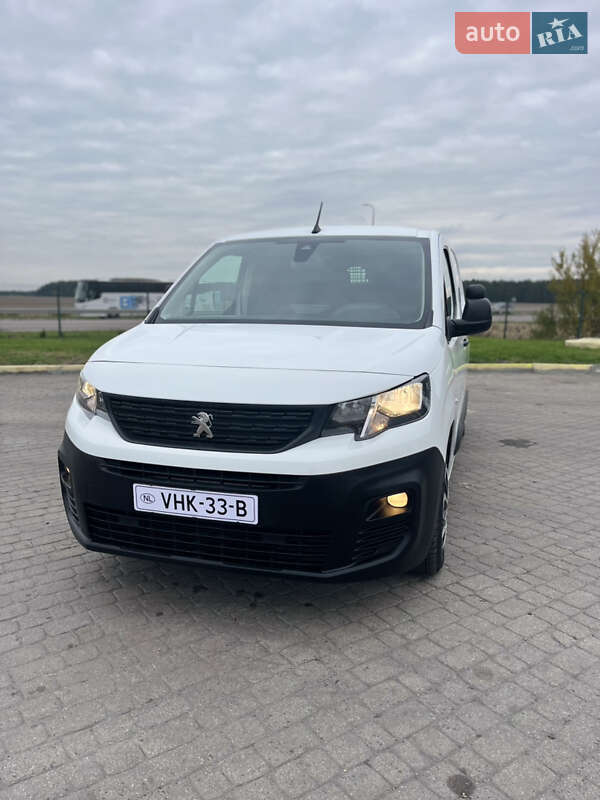 Вантажний фургон Peugeot Partner 2020 в Радивиліві