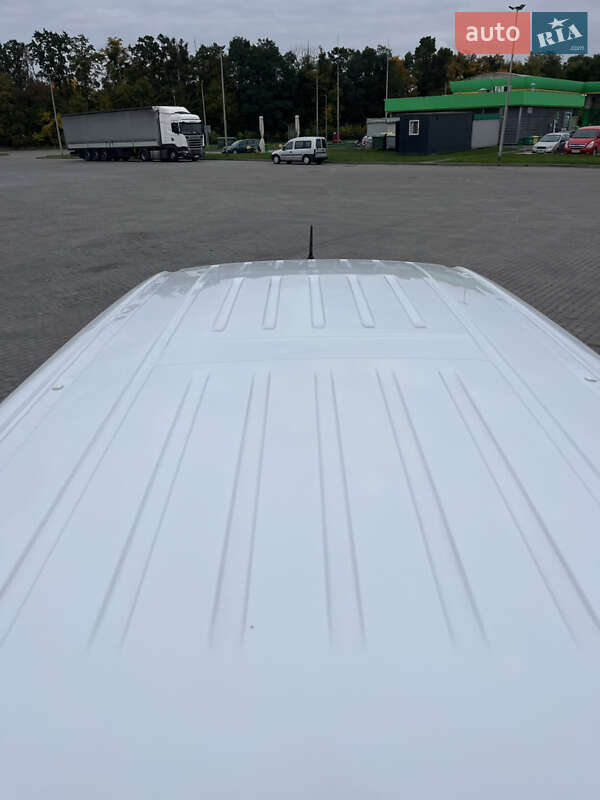 Вантажний фургон Peugeot Partner 2020 в Радивиліві