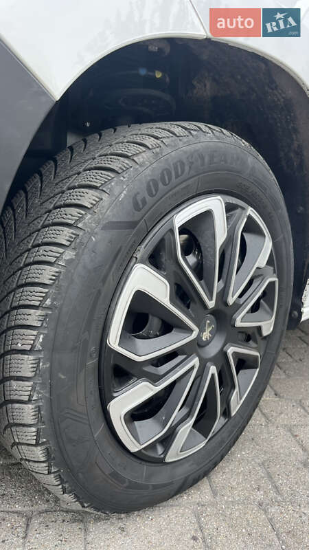 Вантажний фургон Peugeot Partner 2020 в Радивиліві