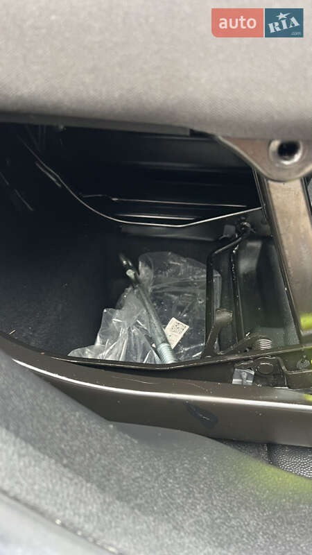 Вантажний фургон Peugeot Partner 2020 в Радивиліві