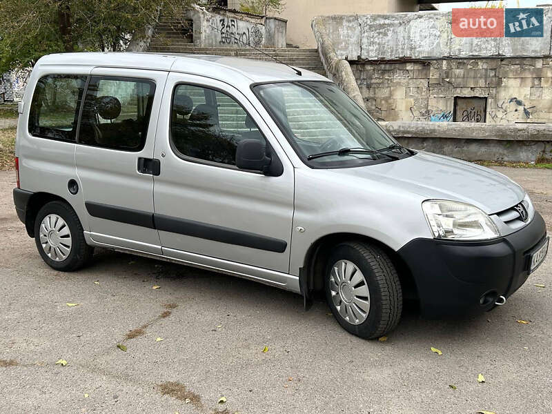Мінівен Peugeot Partner 2011 в Дніпрі