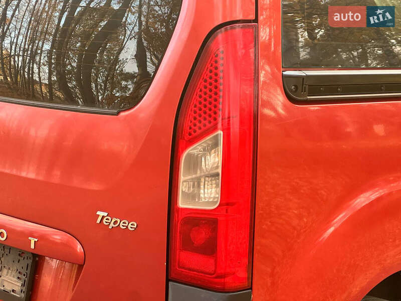 Мінівен Peugeot Partner 2010 в Охтирці