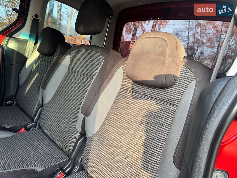 Мінівен Peugeot Partner 2010 в Охтирці