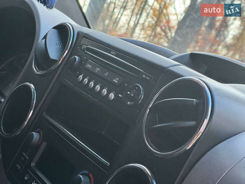 Мінівен Peugeot Partner 2010 в Охтирці