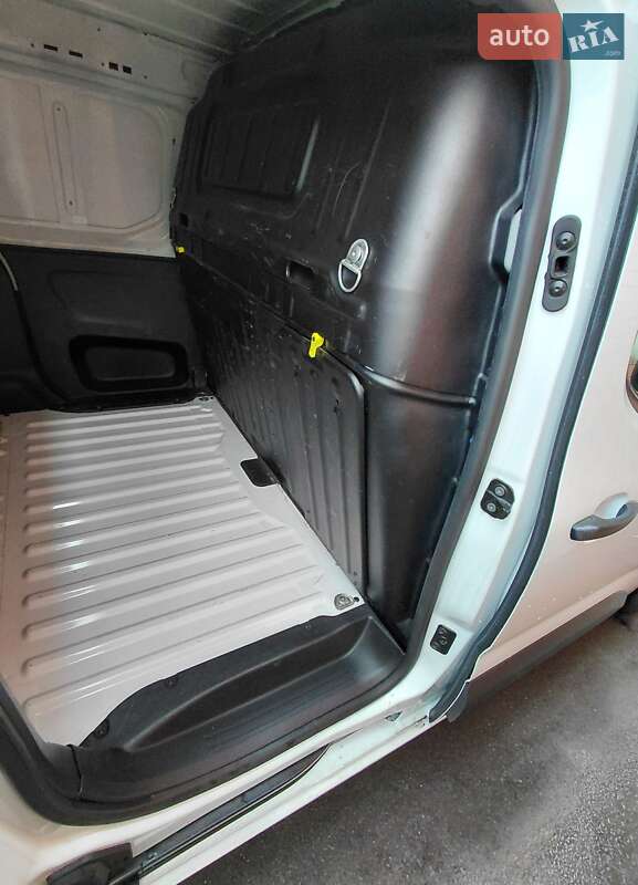 Вантажопасажирський фургон Peugeot Partner 2020 в Києві