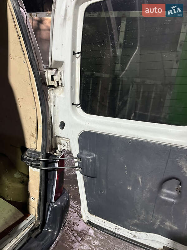 Грузовой фургон Peugeot Partner 2001 в Черновцах