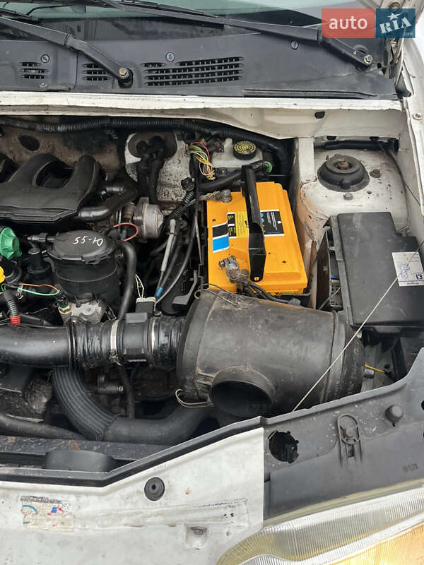 Грузовой фургон Peugeot Partner 2001 в Черновцах