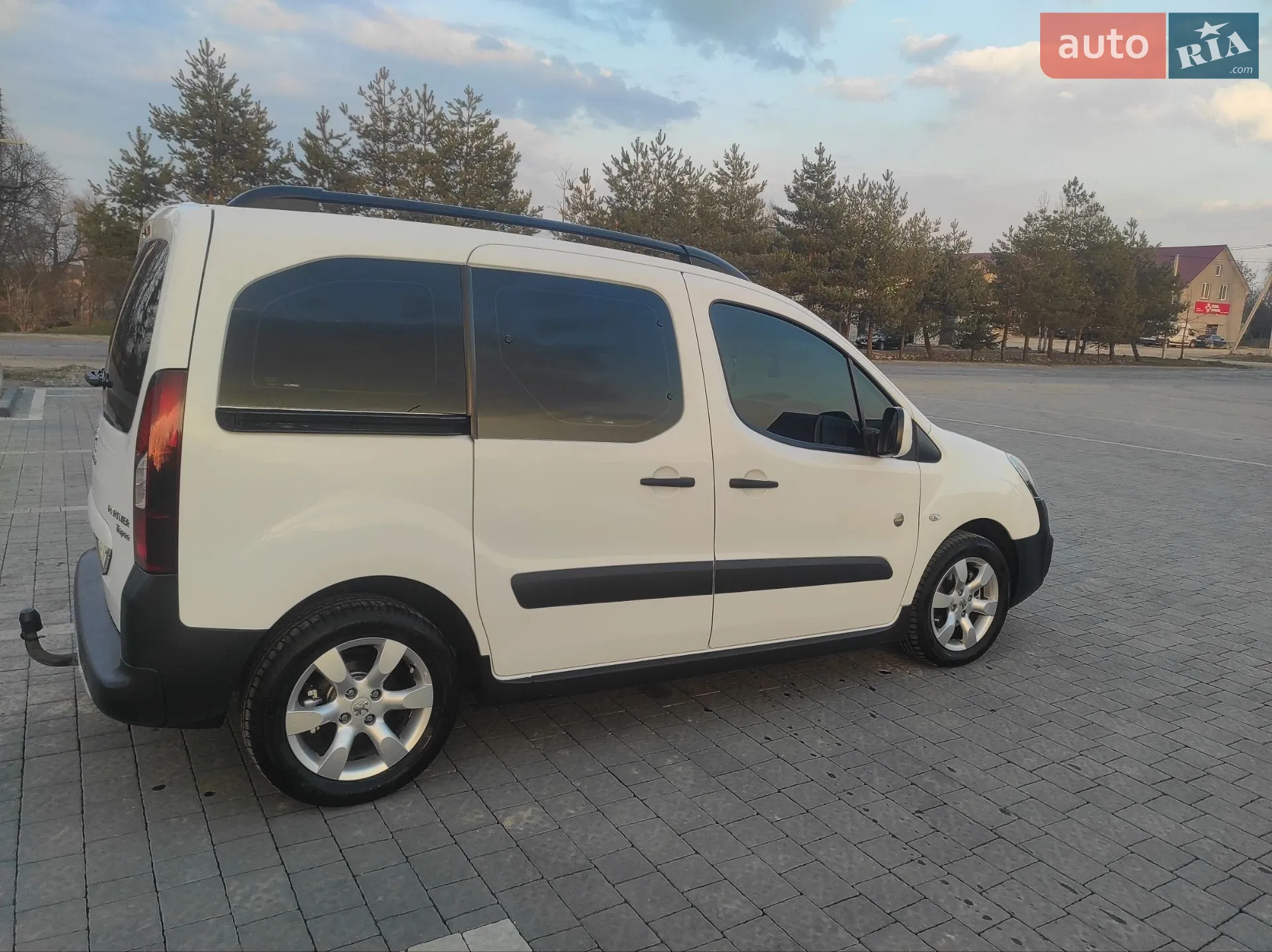 2015 Peugeot Partner - мініатюра 25