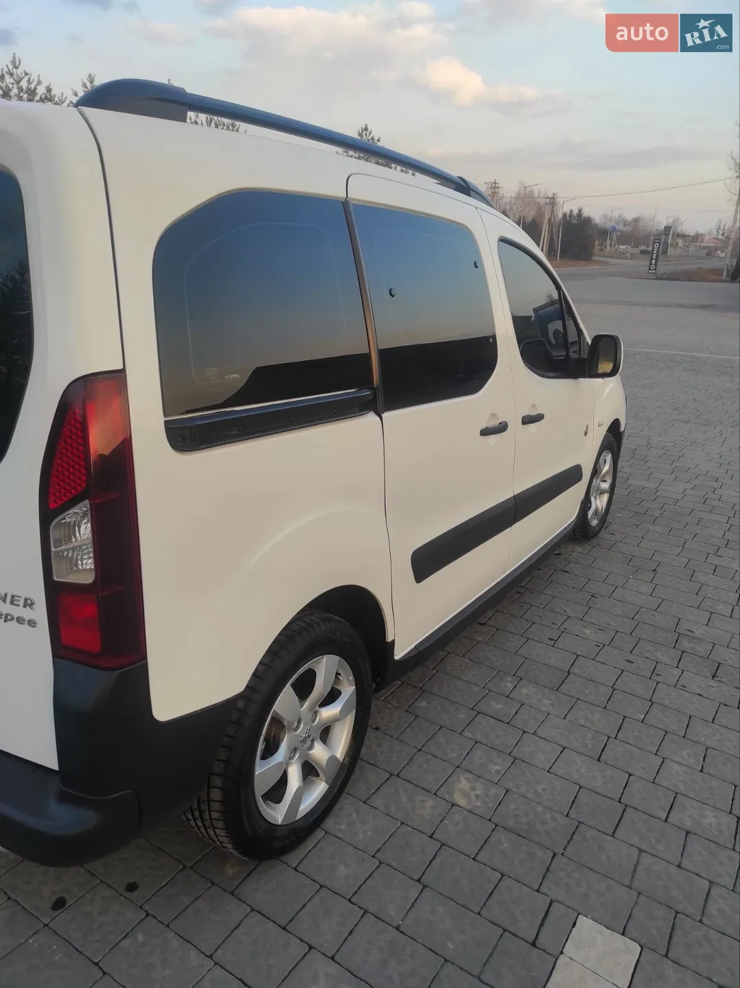 2015 Peugeot Partner - мініатюра 42