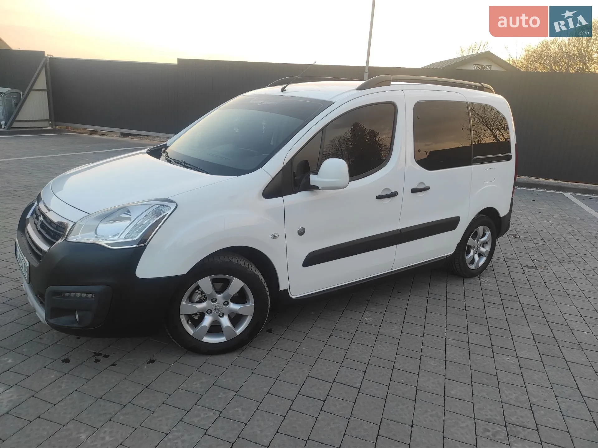 2015 Peugeot Partner - мініатюра 19