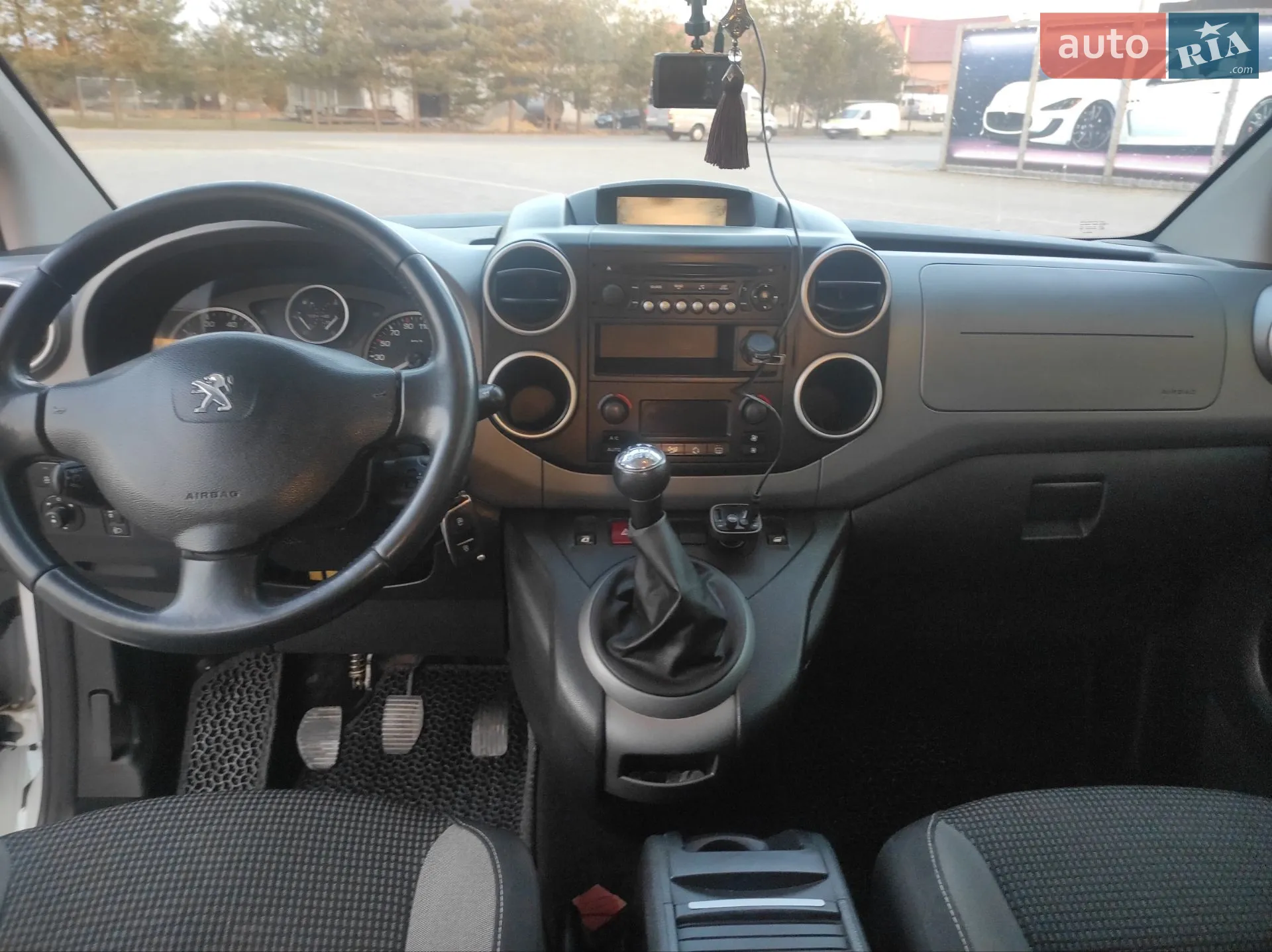2015 Peugeot Partner - мініатюра 24