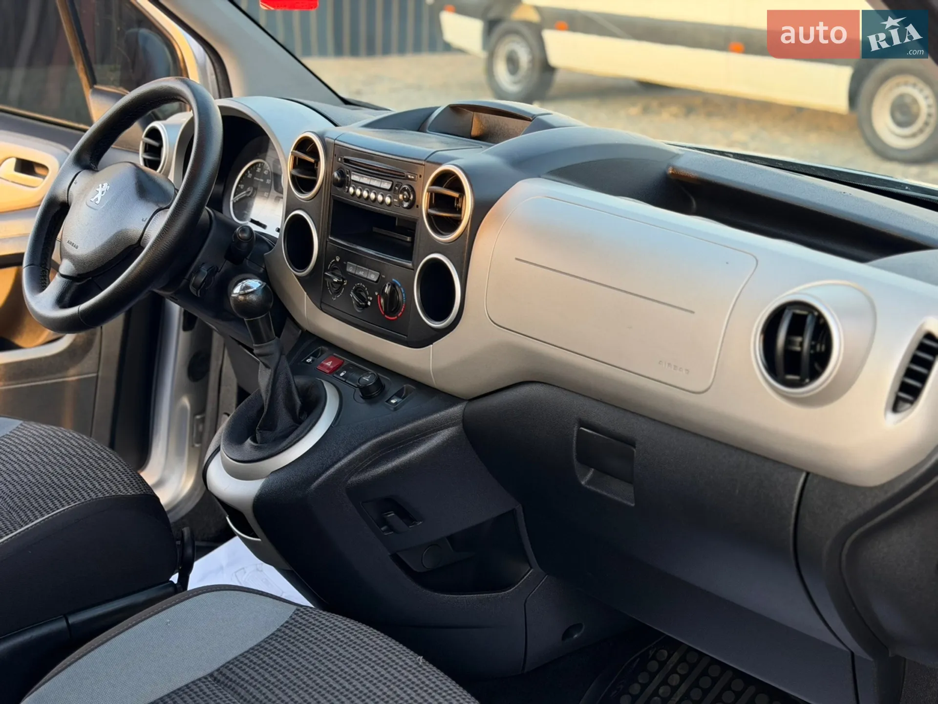 2015 Peugeot Partner - мініатюра 20