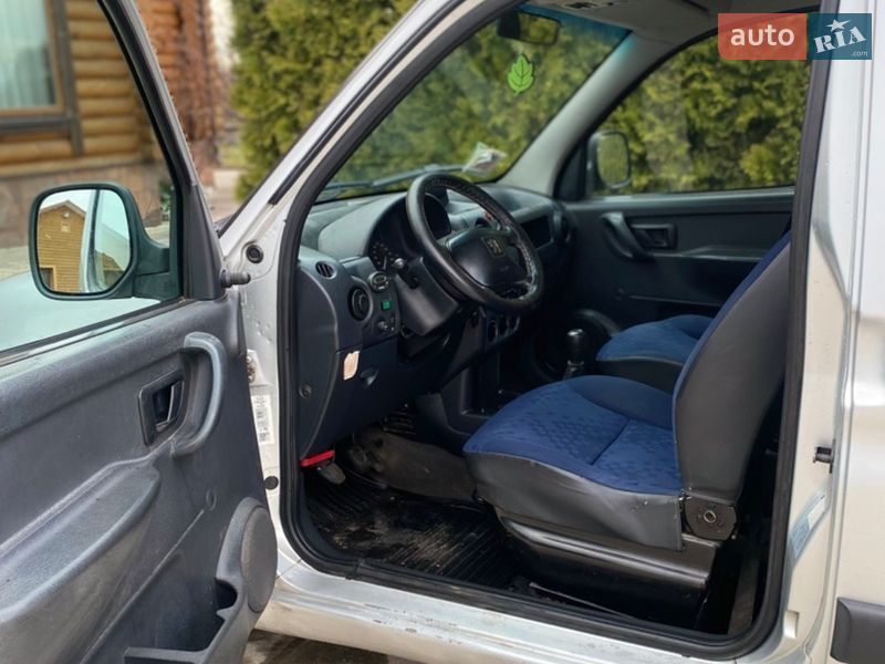 Мінівен Peugeot Partner 2005 в Звягелі