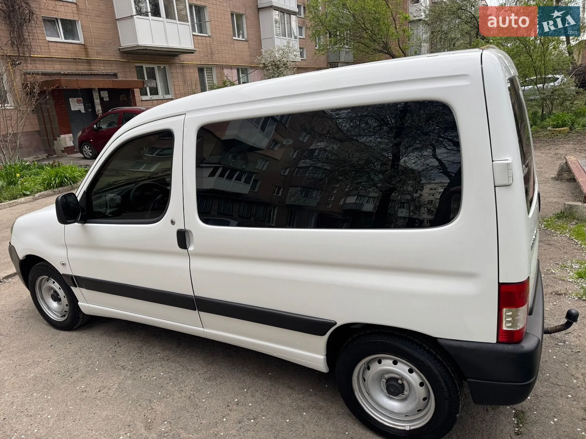 2011 Peugeot Partner - мініатюра 2