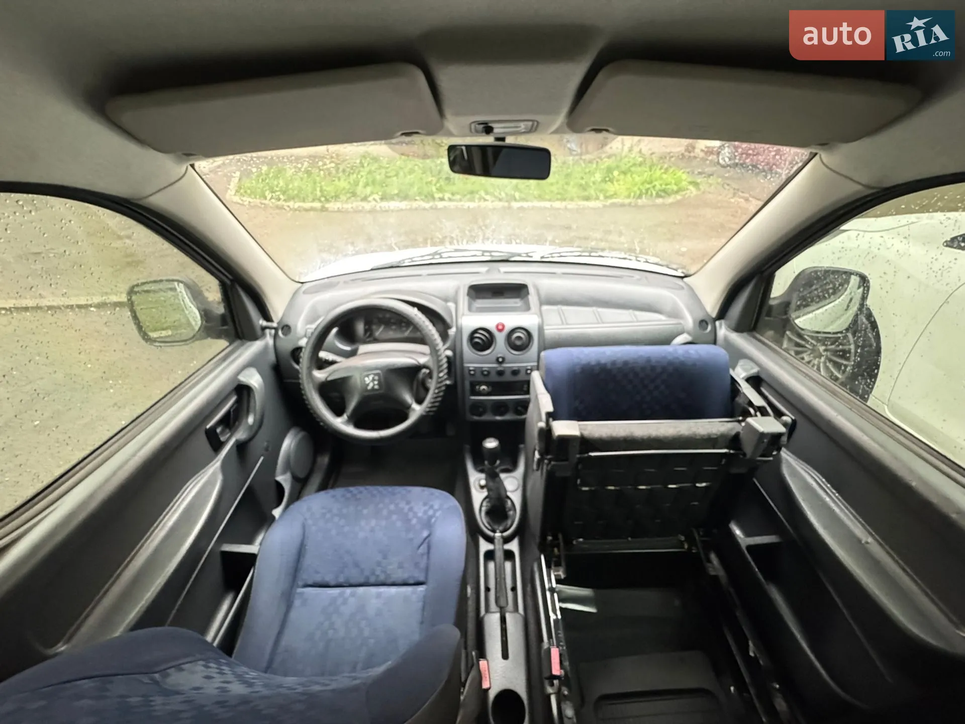 2011 Peugeot Partner - мініатюра 10