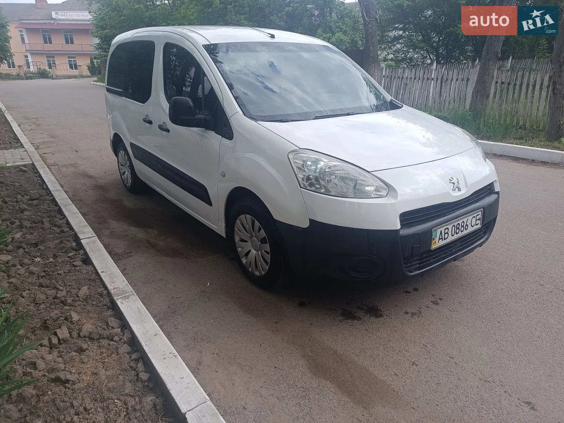 2013 Peugeot Partner - мініатюра 10