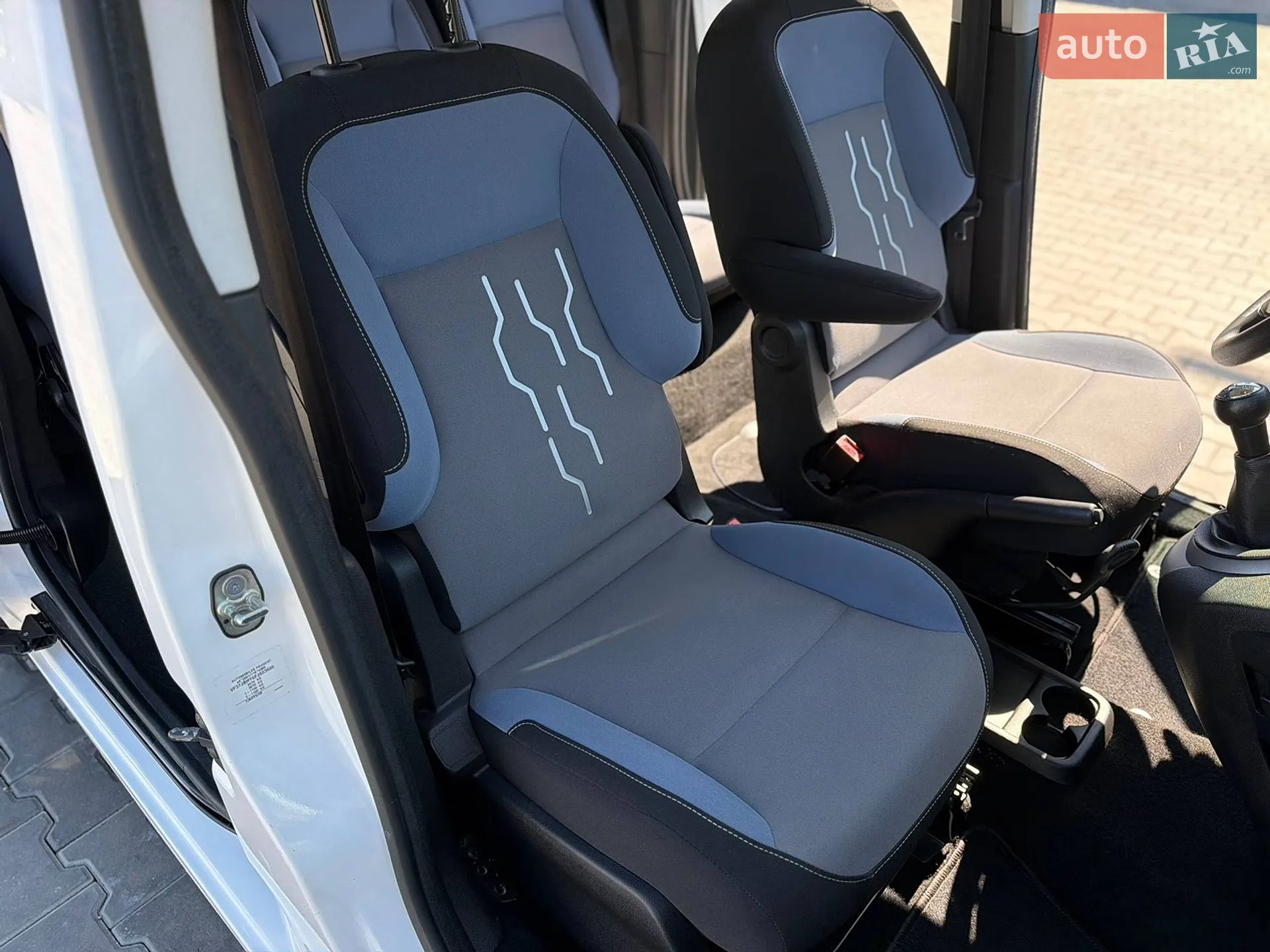 2015 Peugeot Partner - мініатюра 14