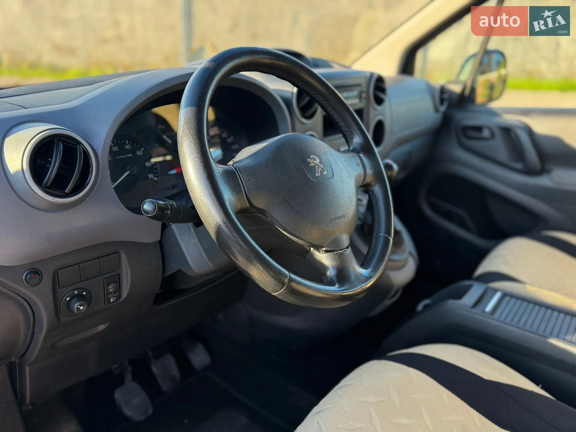 2012 Peugeot Partner - мініатюра 11