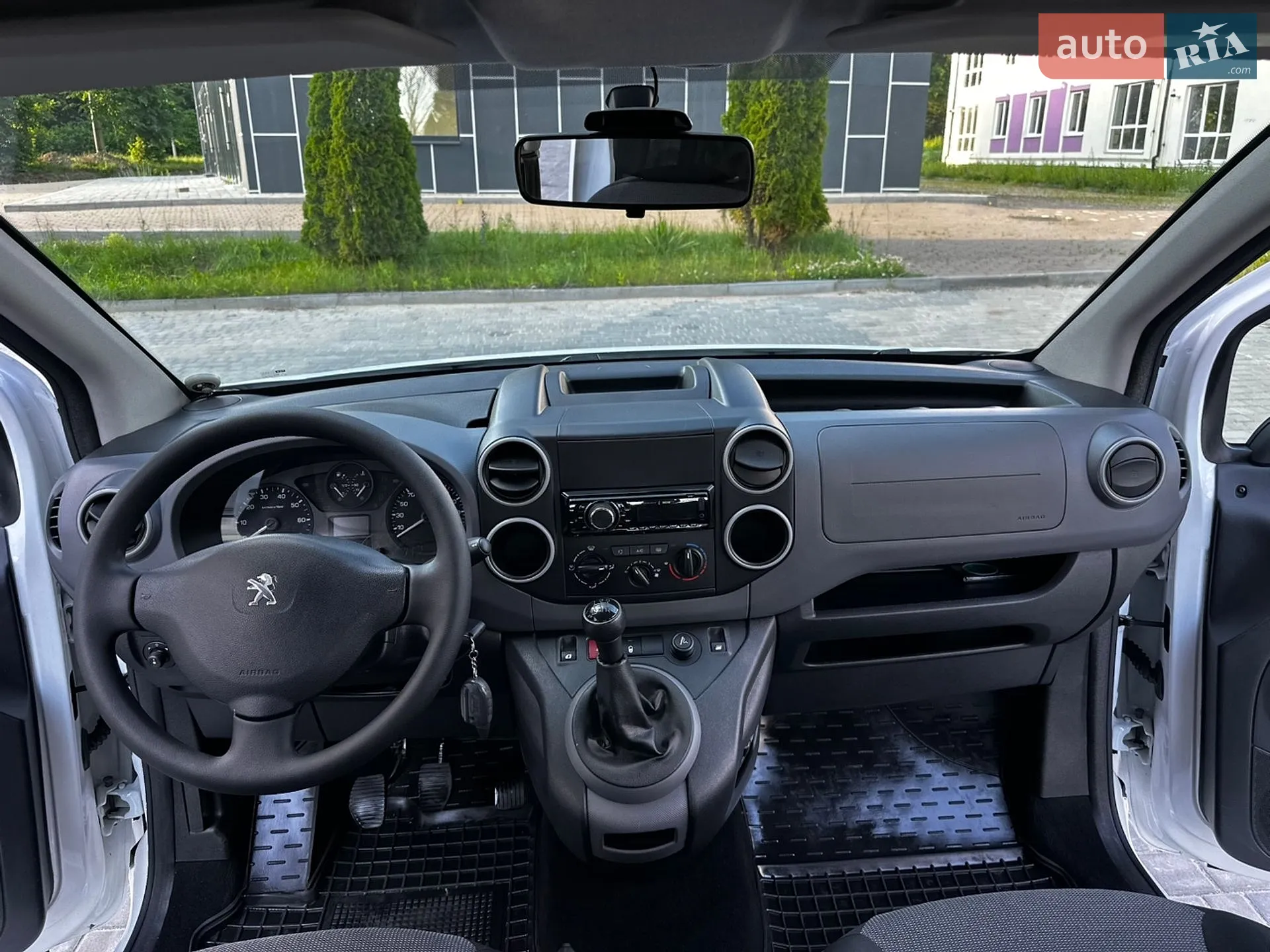 2017 Peugeot Partner - мініатюра 201