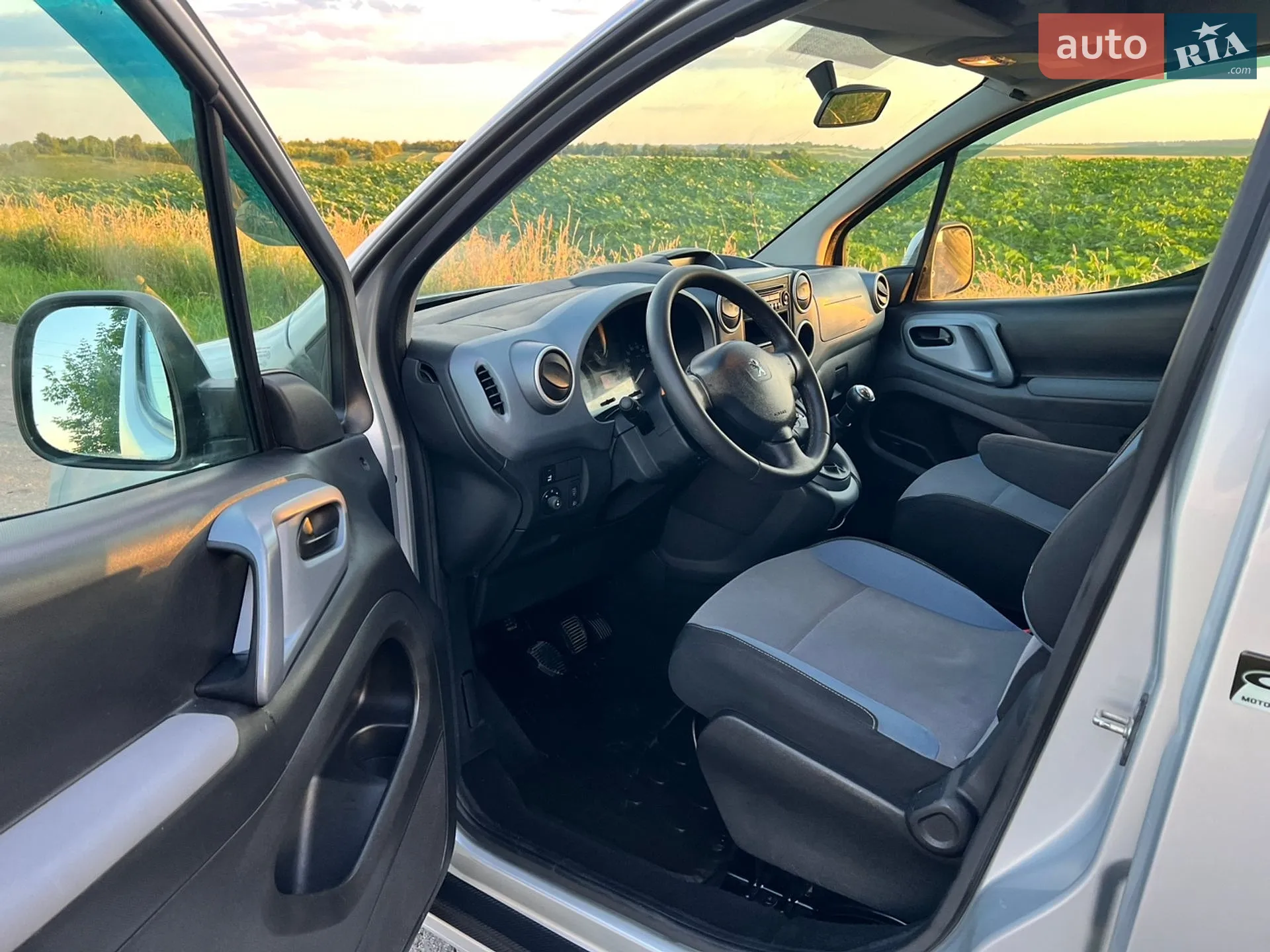 2012 Peugeot Partner - мініатюра 10