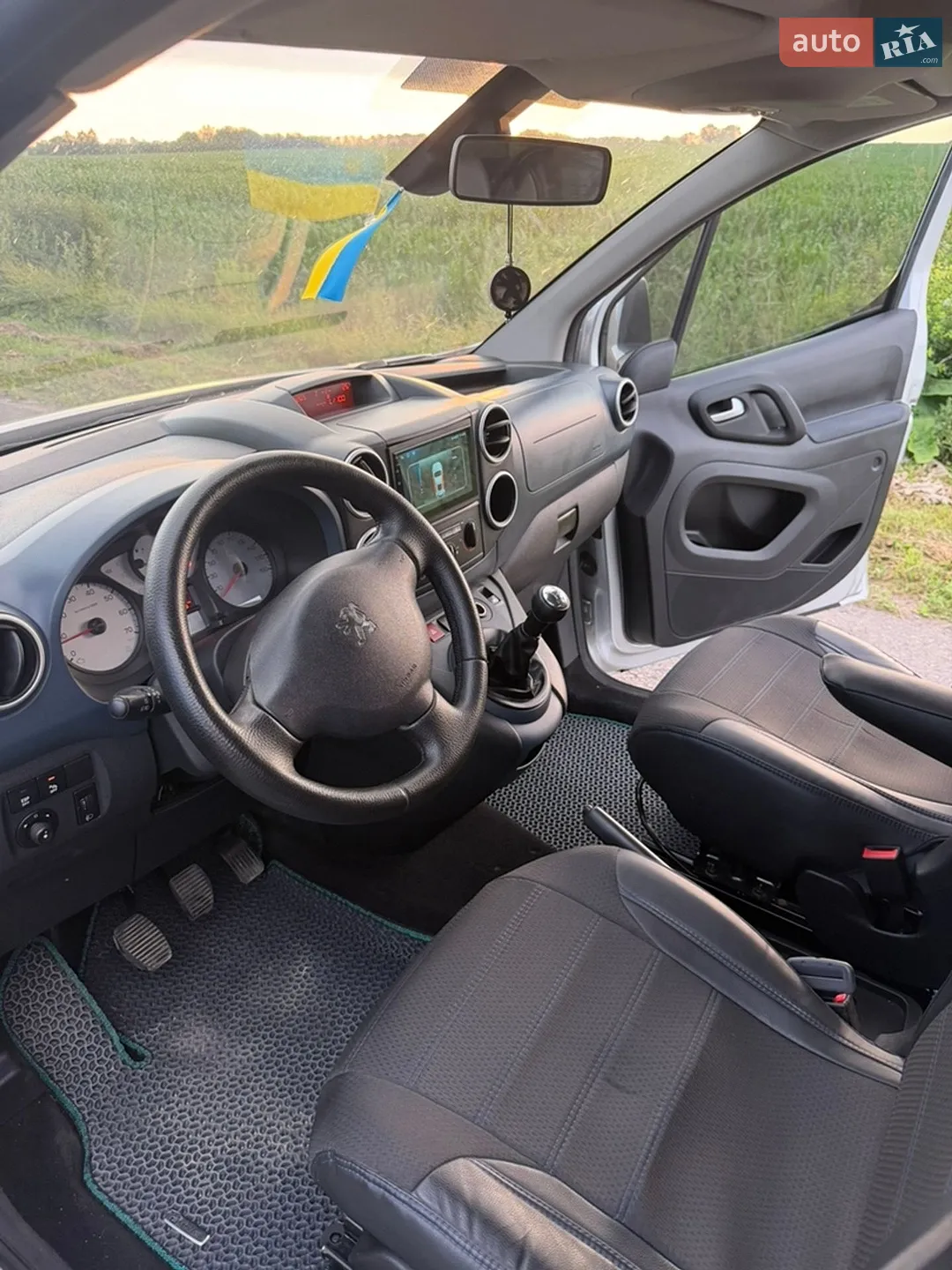 2011 Peugeot Partner - мініатюра 10