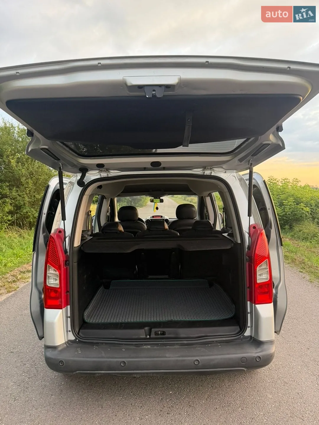 2011 Peugeot Partner - мініатюра 25