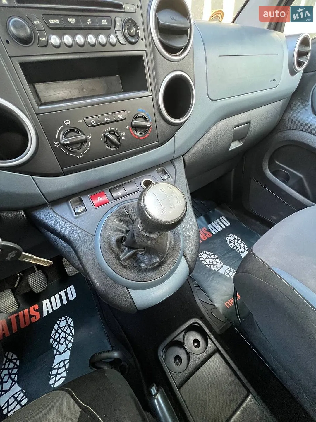 2013 Peugeot Partner - мініатюра 15