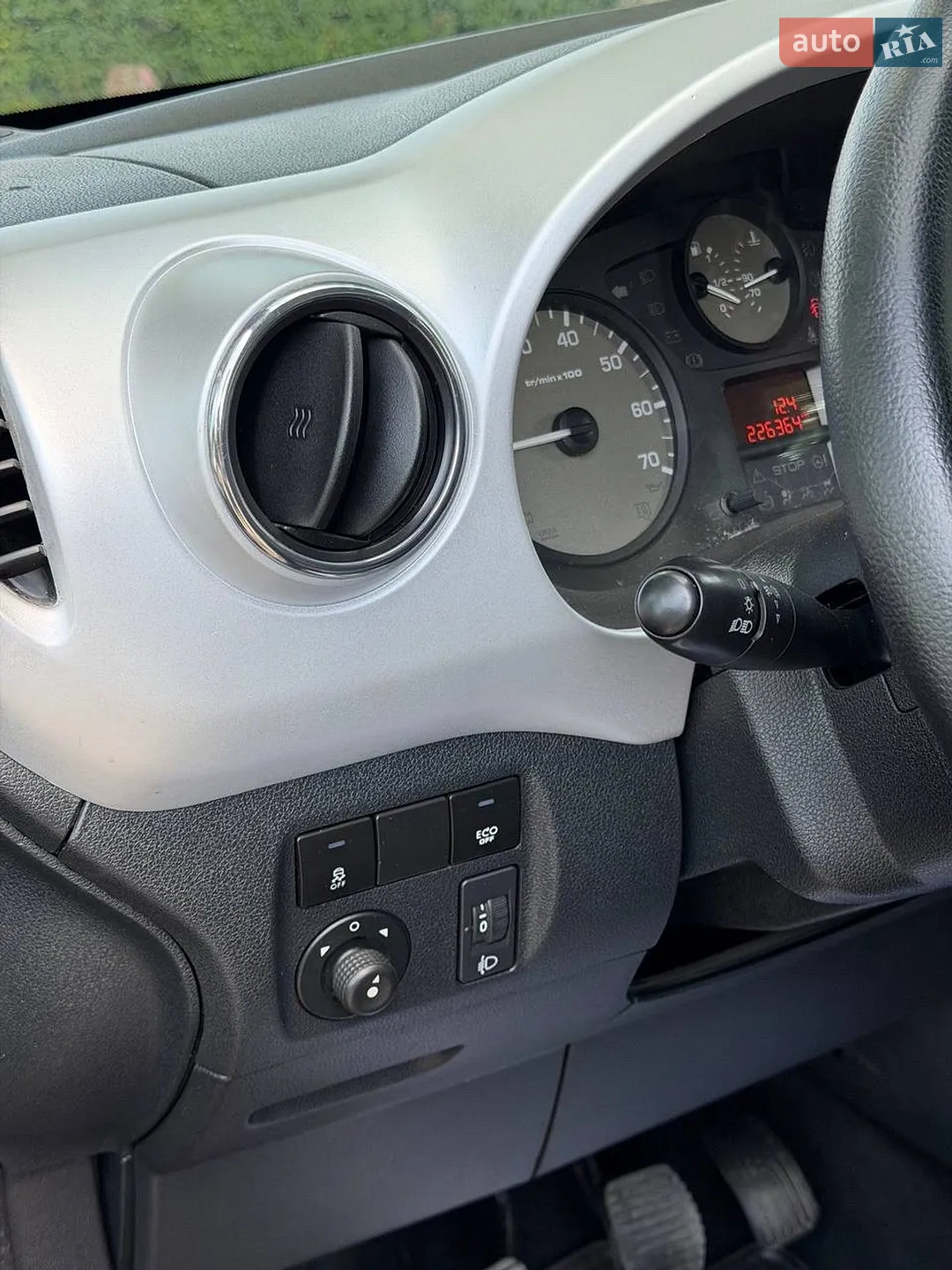 2015 Peugeot Partner - мініатюра 28