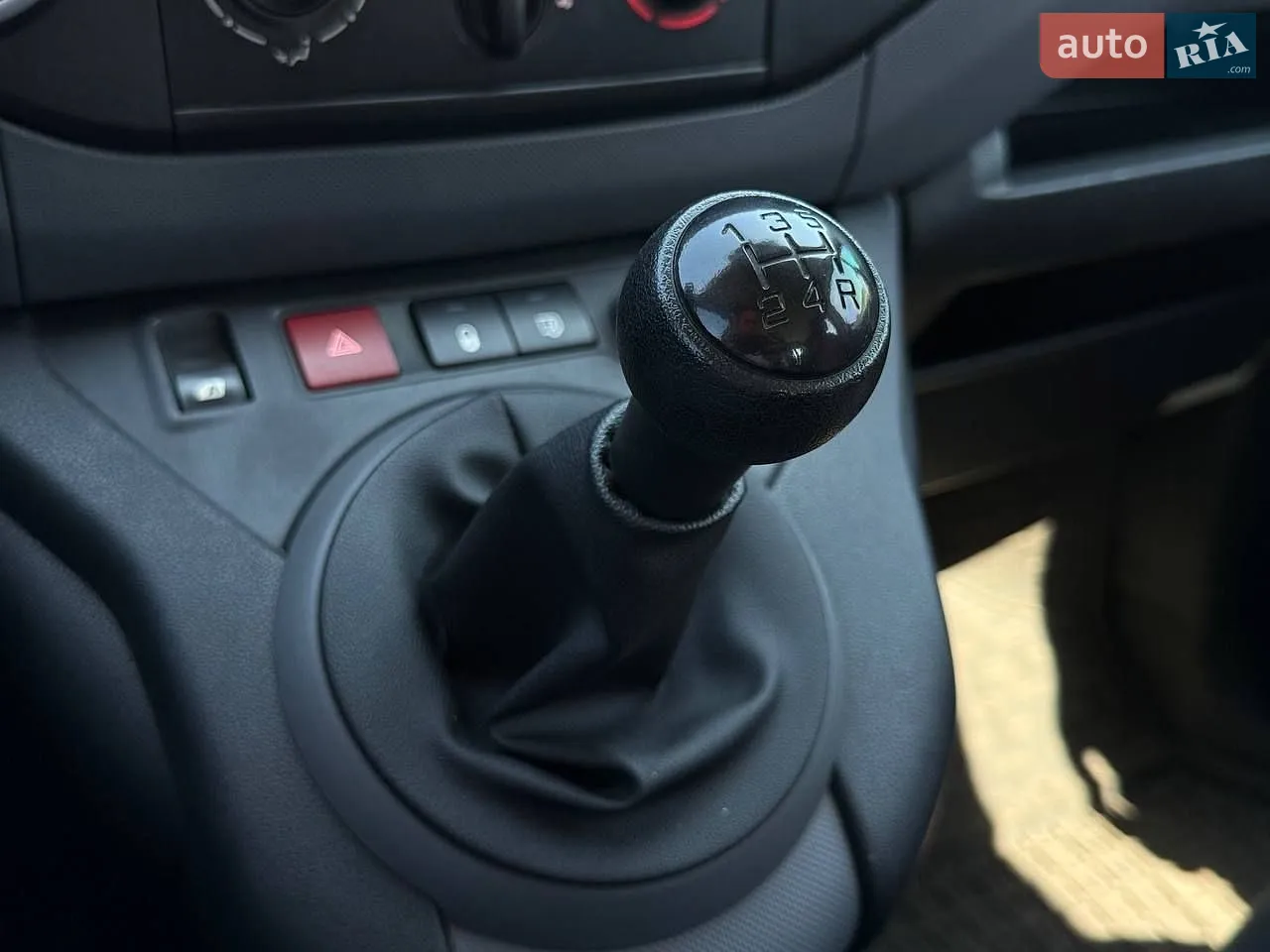 2015 Peugeot Partner - мініатюра 23