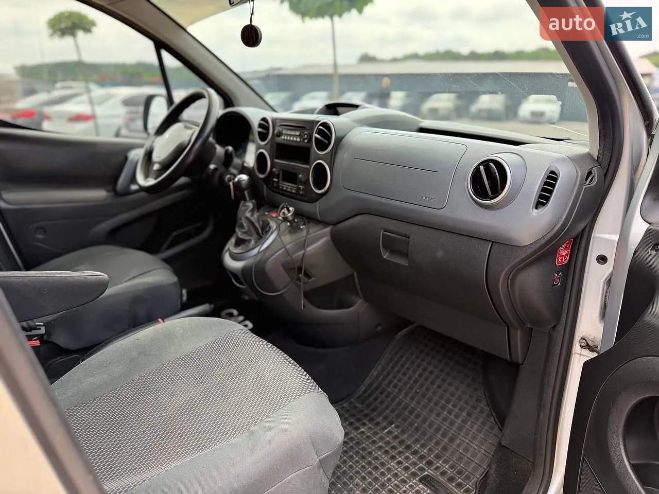2012 Peugeot Partner - мініатюра 10